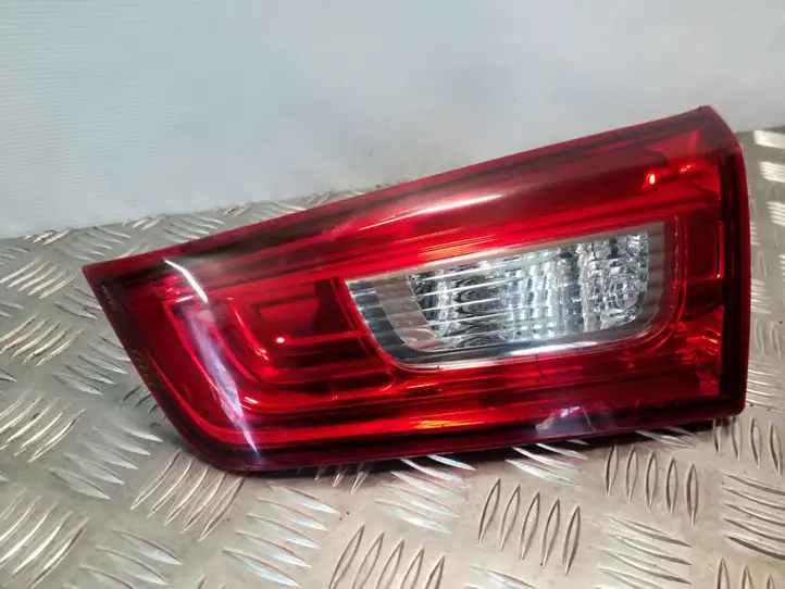 Mitsubishi ASX (2010 - 2016) Задний фонарь в крышке багажника — фото 4
