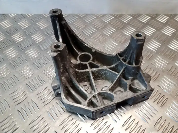 Audi A3/S3 8P (2004 - 2008) 03G199207B Кронштейн двигателя — фото 1