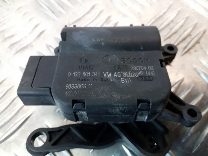 Audi A3/S3 8P (2003 - 2005) 1K0907511B Двигатель задвижки потока воздуха — фото 2