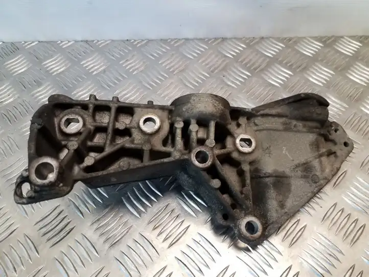 Nissan Juke I F15 (2010 - 2018) 8200669494 Кронштейн генератора — фото 1