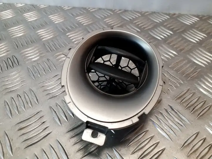 Nissan Juke I F15 (2010 - 2018) 687601KK0A Боковой воздушный дефлектор — фото 2