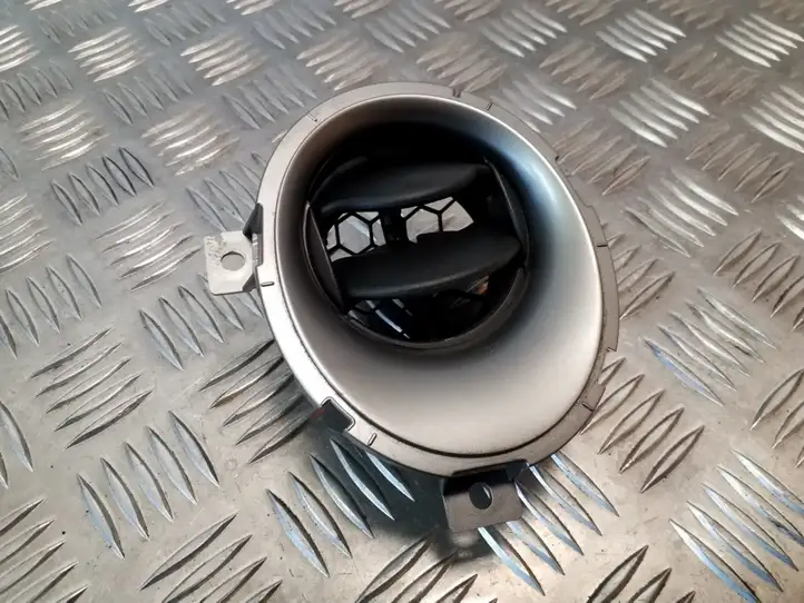 Nissan Juke I F15 (2010 - 2018) 687611KK0A Боковой воздушный дефлектор — фото 1