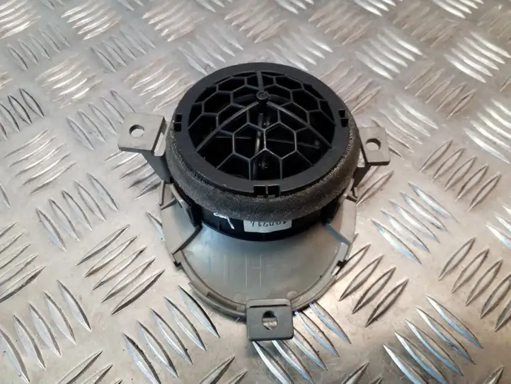Nissan Juke I F15 (2010 - 2018) 687611KK0A Боковой воздушный дефлектор — фото 2