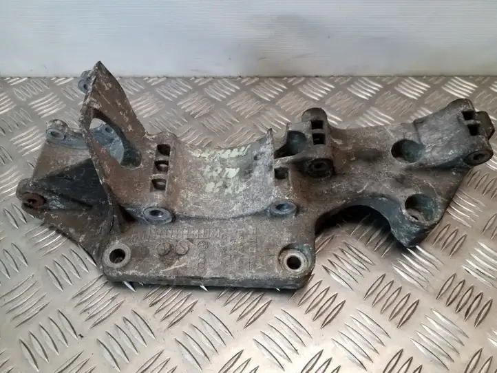 Seat Alhambra (Mk1) (2000 - 2010) R045903143C Кронштейн генератора — фото 1
