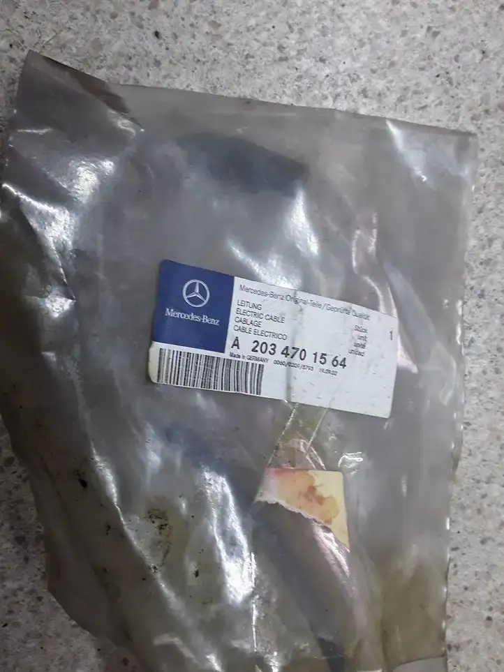 Mercedes-Benz C W203 (2000 - 2007) A2034701564 Трубки и шланги — фото 2