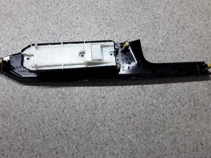 Lexus CT 200H (2010 - 2013) 7423278010 Кнопка стеклоподъемников — фото 5