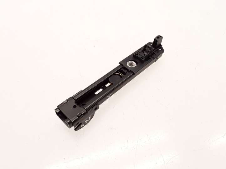 Volkswagen Golf V (2003 - 2009)  1T0857819 Электродвигатель регулировки высоты ремня безопасности