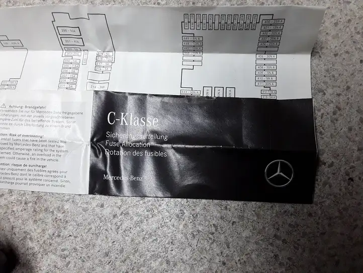 Mercedes-Benz C W205 (2014 - 2021) A2055400840 Крышка ящика предохранителей — фото 6
