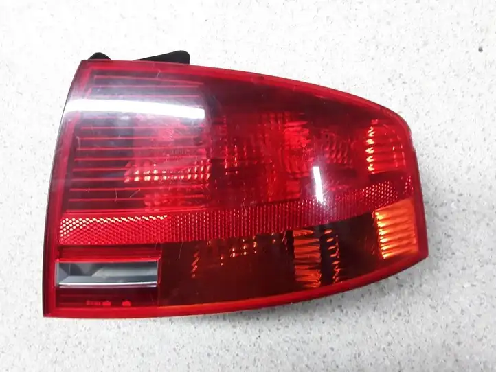 Audi A4 S4 B7 8E 8H (2004 - 2009) R965070 Задний фонарь в кузове — фото 1
