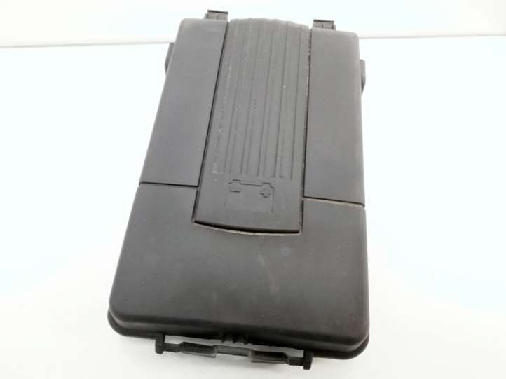 Volkswagen PASSAT B6 (2005 - 2010)  1K0915443A Крышка ящика аккумулятора