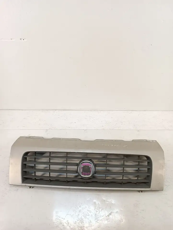 Fiat Ducato (2007 - 2014) 1308067070 Передняя решетка — фото 1