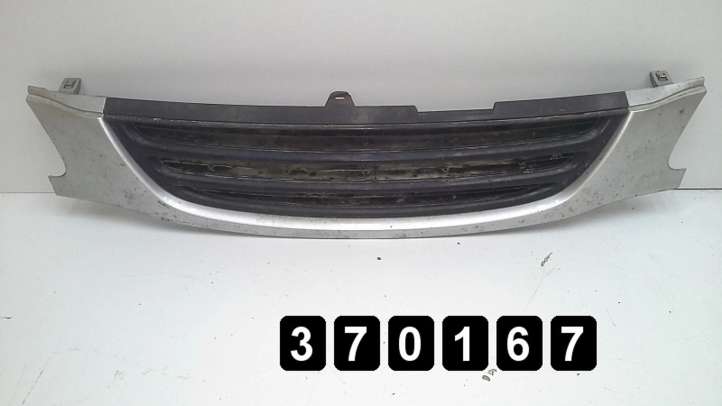 53111-05030 Toyota Avensis T220 Grotelės priekinės