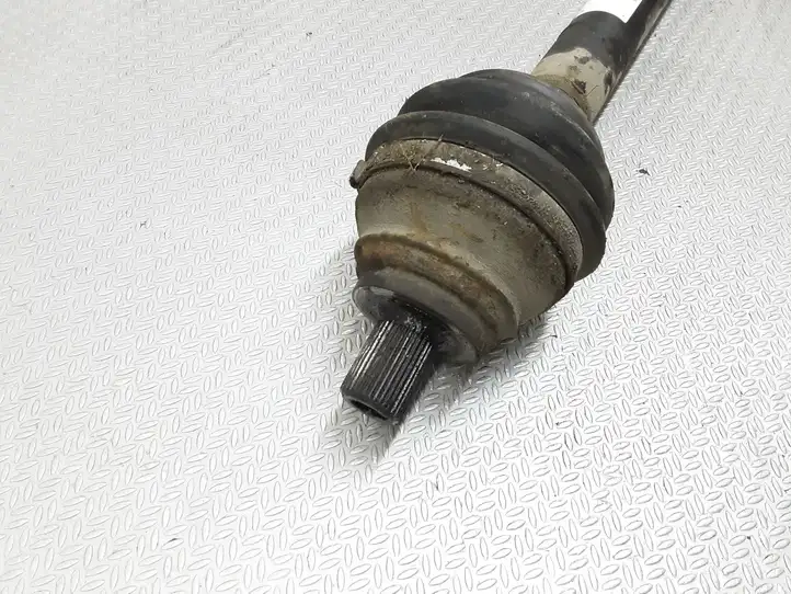 Volkswagen PASSAT B6    Передняя полуось