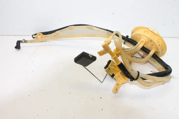 BMW 1 E82 E88 (2007 - 2014)  7190944 Датчик уровня топлива