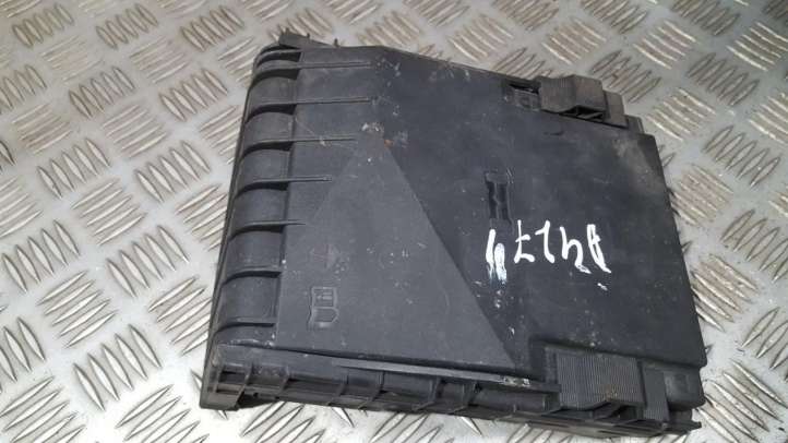 Seat Altea XL (2004 - 2015)  1K0937132 Крышка ящика аккумулятора