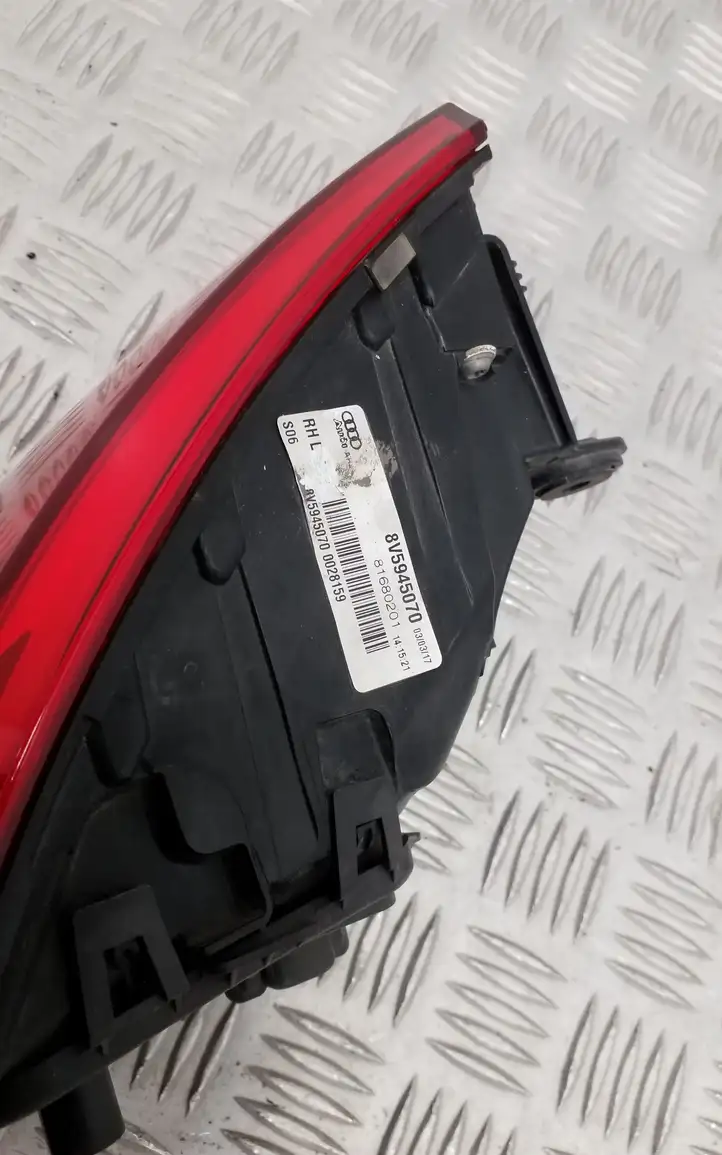 Audi A3/S3 8V (2016 - 2020) 8V5945070 Задний фонарь в кузове — фото 4