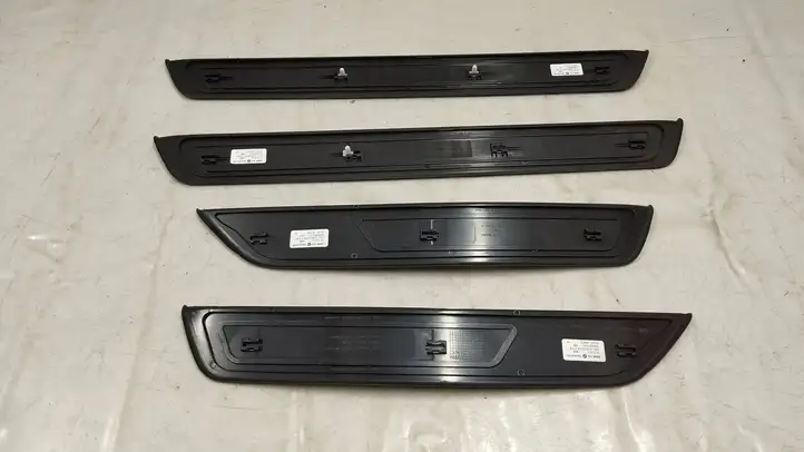 BMW 5 F10 F11 (2009 - 2016) 8050052 Внутренняя отделка переднего порога — фото 4