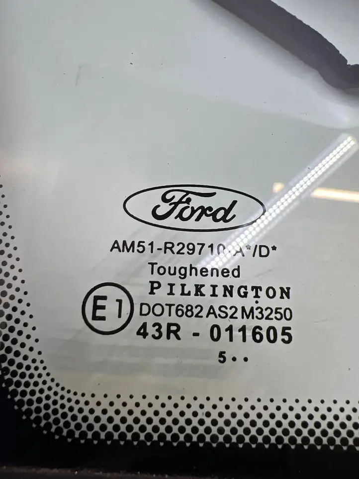 Ford Focus Grand C-MAX (2010 - 2019) AM51R29710A Треугольное стекло кузова — фото 3