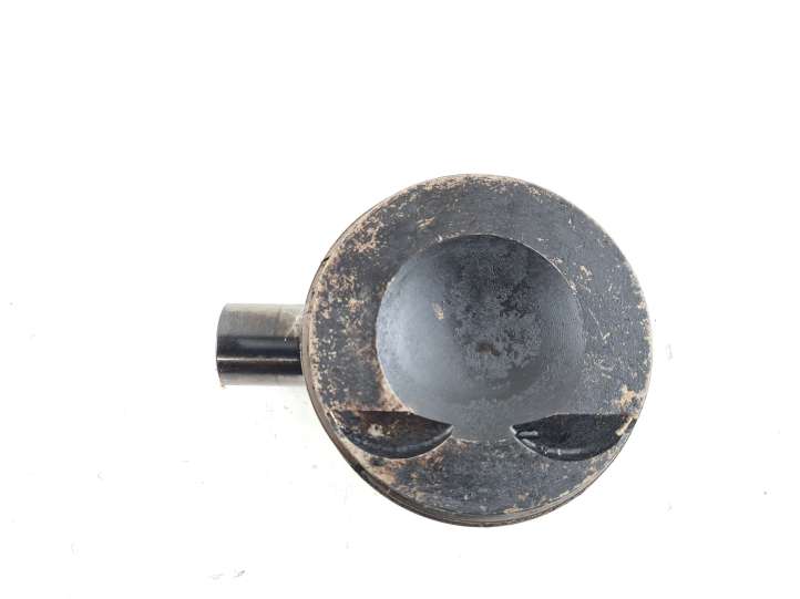 Audi A4 (2011 - 2015)  082261R Поршень (поршни)