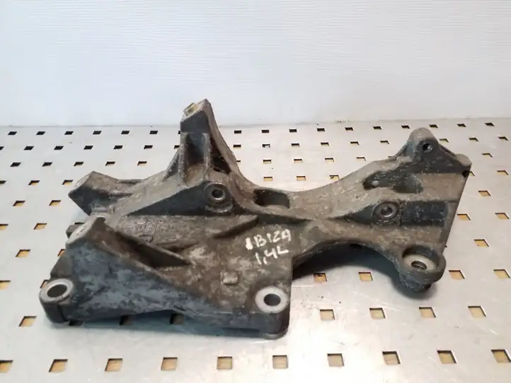 Seat Ibiza III (6L) (2002 - 2008) 045903143E Кронштейн генератора — фото 2