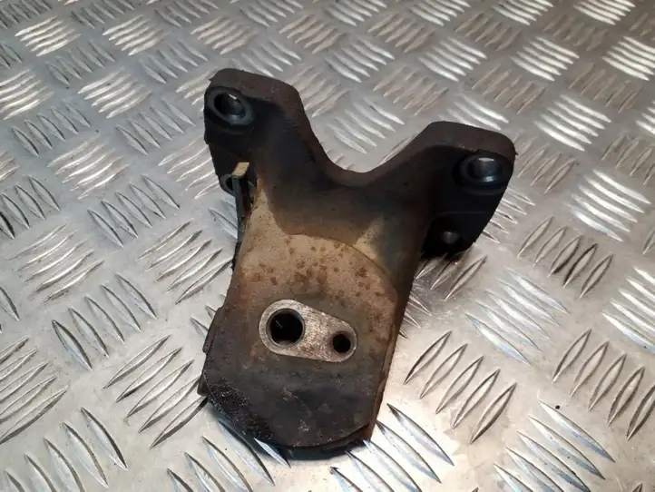 Toyota Land Cruiser (J120) (2002 - 2009) Кронштейн двигателя — фото 1