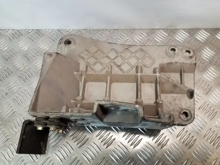 Nissan Primera (2001 - 2008) 11252BV000 Кронштейн двигателя — фото 2