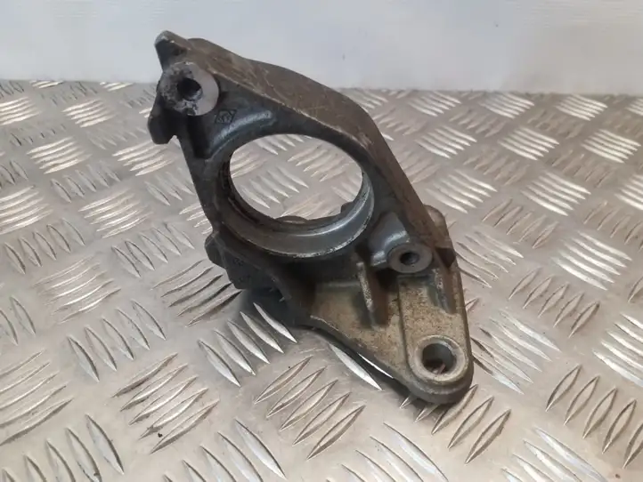 Nissan Primera (2001 - 2008) 8200187544 Кронштейн подвесного подшипника — фото 1