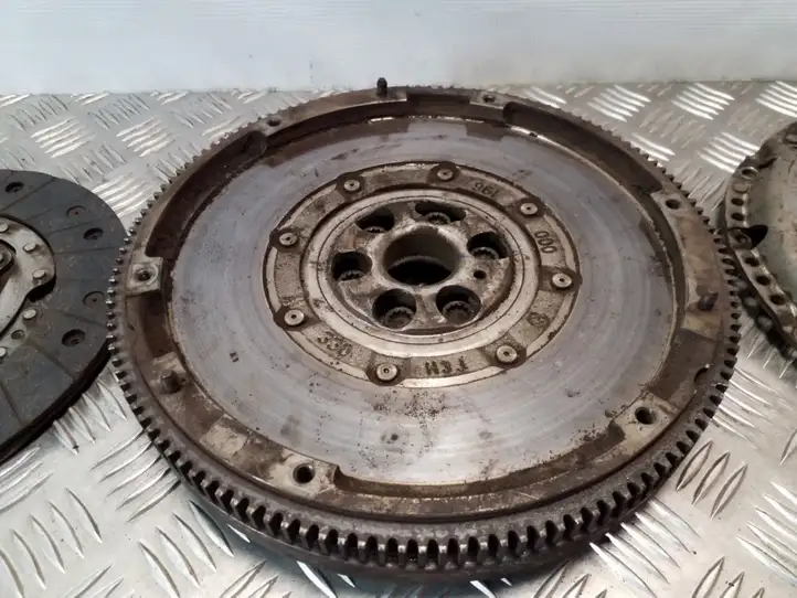 Seat Leon (1P) (2005 - 2012)  03G141025N Комплект сцепления