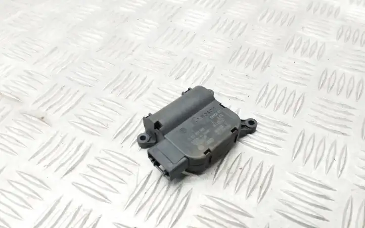 Seat Exeo (3R) (2008 - 2013) 8E2820511A Двигатель задвижки потока воздуха — фото 1