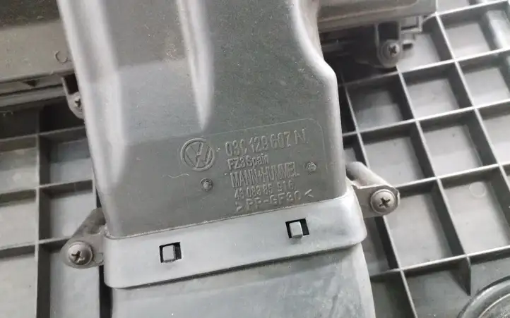 Volkswagen PASSAT B6 (2005 - 2010) 03C129607N Крышка двигателя декоративная — фото 4