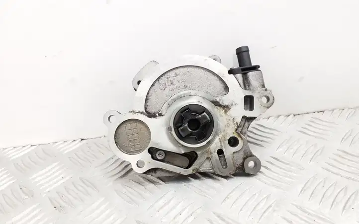 Audi A1 (2010 - 2014) 03L100J Вакуумный насос — фото 2