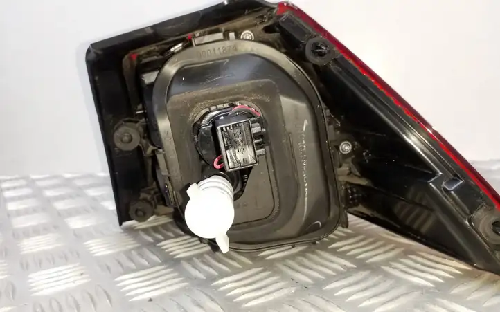 Volkswagen Golf VII (2013 - 2019) 5G0945095P Задний фонарь в кузове — фото 6