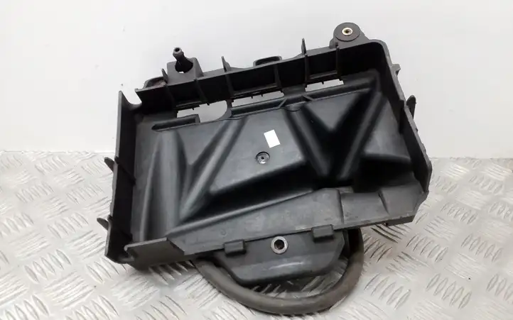Seat Toledo IV (NH) (2011 - ) 6R0915331C Площадка аккумулятора — фото 1
