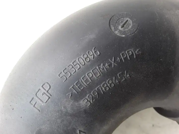 Opel Astra H (2004 - 2009) 55350896 Трубка подачи воздуха — фото 3