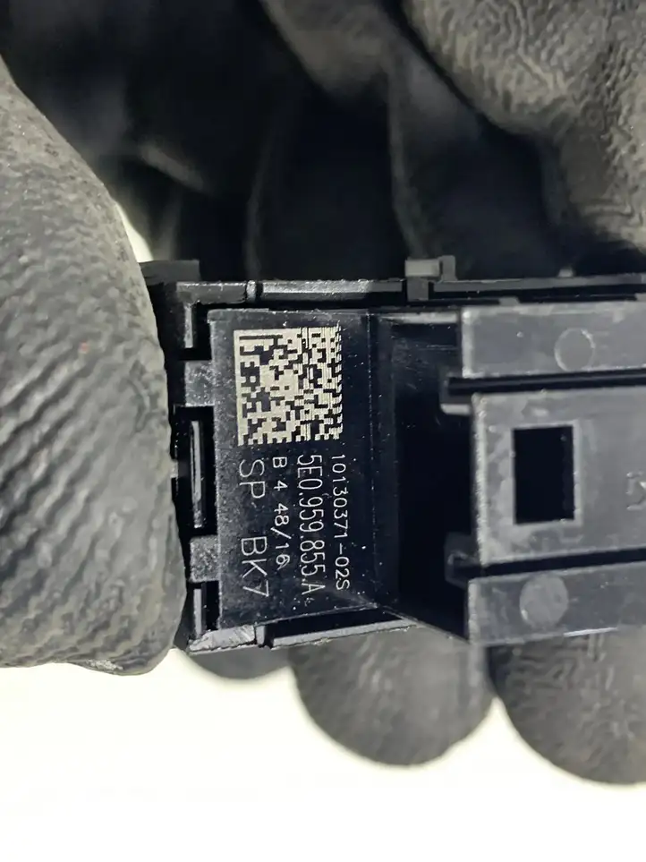 Skoda Octavia Mk3 (5E) (2013 - 2019) 5E0959855A Кнопка стеклоподъемников — фото 4