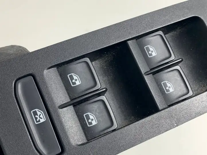 Skoda Octavia Mk3 (5E) (2013 - 2019) 5E0959857A Кнопка стеклоподъемников — фото 1
