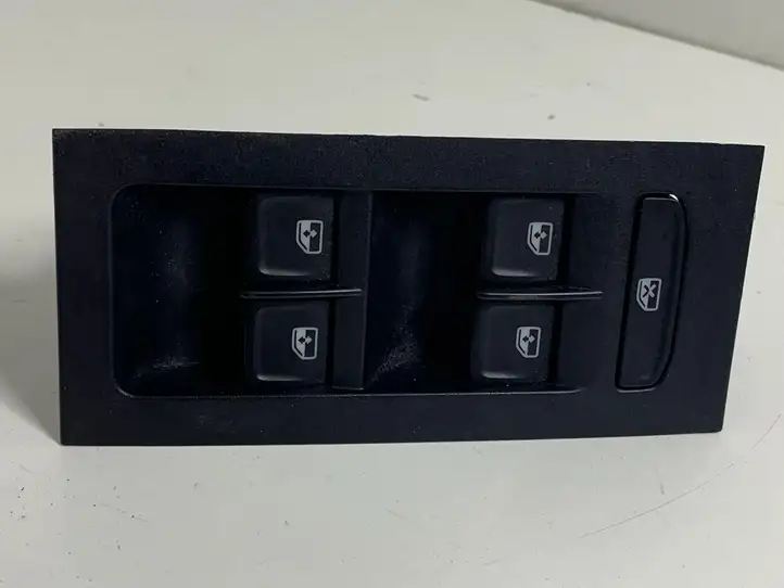 Skoda Octavia Mk3 (5E) (2013 - 2019) 5E0959857A Кнопка стеклоподъемников — фото 4