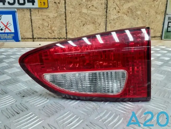 Subaru B9 Tribeca (2004 - 2007) 84912XA4209E Задний фонарь в крышке багажника — фото 1