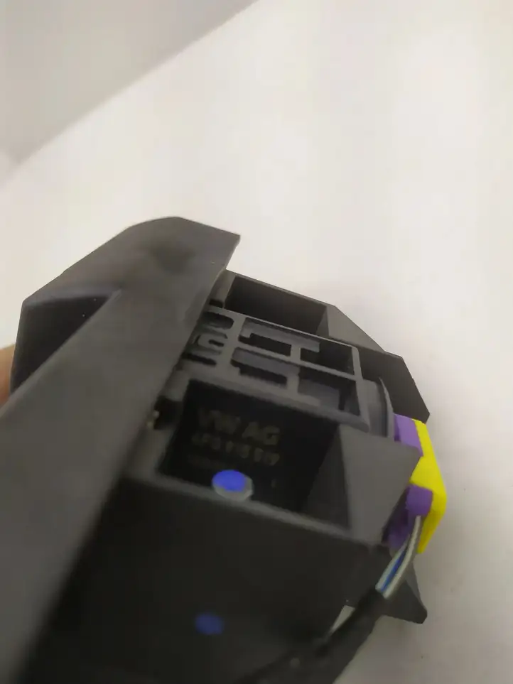 Audi A5 8T 8F (2011 - 2016) 4F0915519 Реле защиты аккумулятора — фото 2