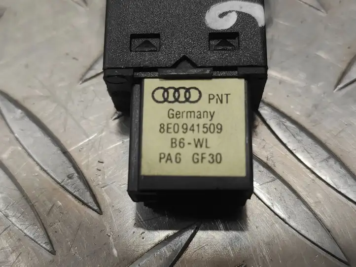 Audi A4 S4 B6 8E 8H (2000 - 2006) 8E0941509 Включатель аварийных фонарей — фото 3