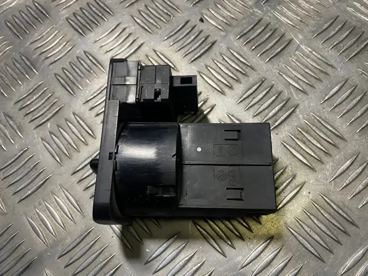 Audi A3/S3 8L (2000 - 2003) 8L1941531E Включатель фонарей — фото 4