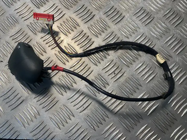 Renault Megane I (1995 - 2002) 7700841290C Мултифункционный включатель управления / ручка — фото 1