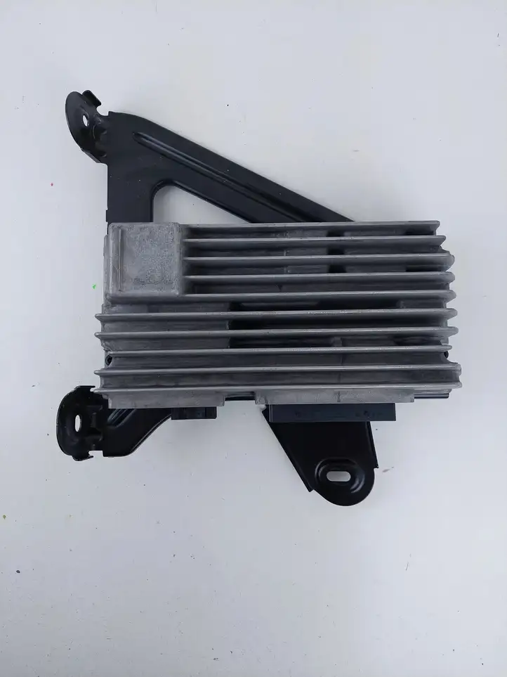 Audi A4 S4 B8 8K (2011 - 2015) 8T1035223 Усилитель звука — фото 1
