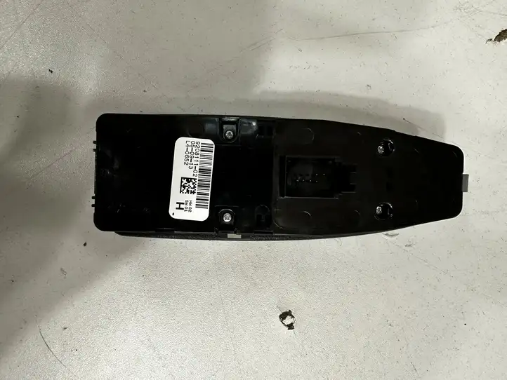 BMW 3 F30 F35 F31 (2012 - 2018) 9208111 Блок кнопок стеклоподъемников — фото 3