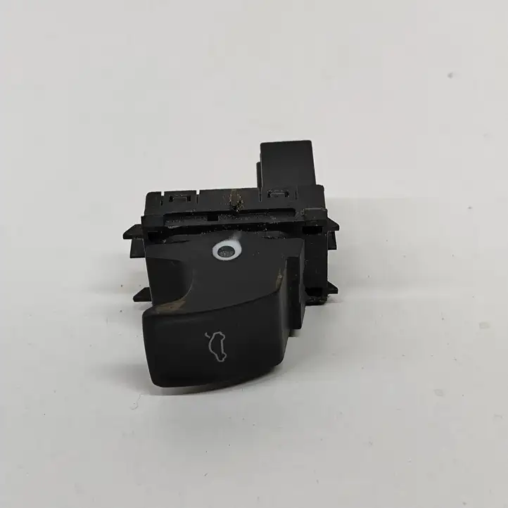Volkswagen PASSAT B8 (2015 - ) 3G0959831 Кнопка закрытия багажника — фото 1