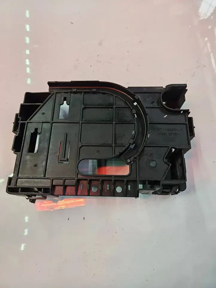 Ford Ranger (2015 - 2019) EB3T14A254A Площадка аккумулятора — фото 2