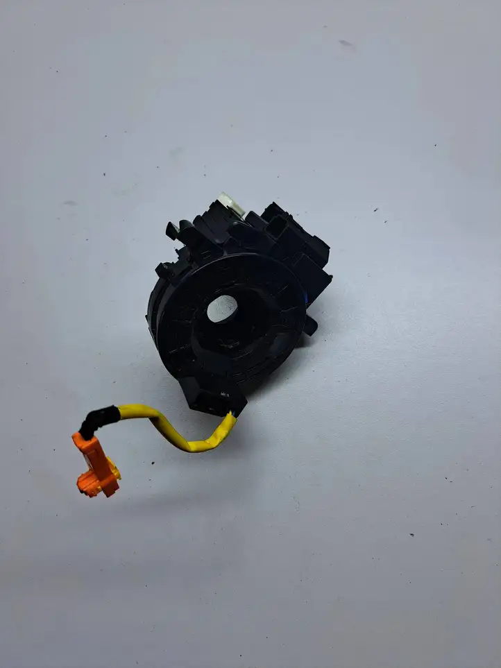 Toyota Yaris (2012 - 2014) 892450D030 Контактное кольцо SRS — фото 1