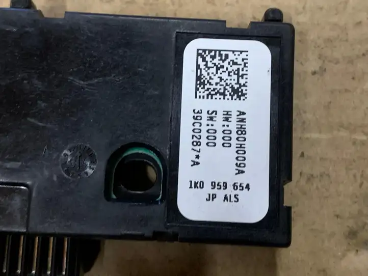 Audi A3/S3 8P (2008 - 2013) 1K0959654 Датчик угла поворота руля — фото 7
