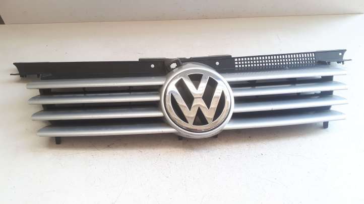 1J5853655C Volkswagen Bora Grotelės viršutinės