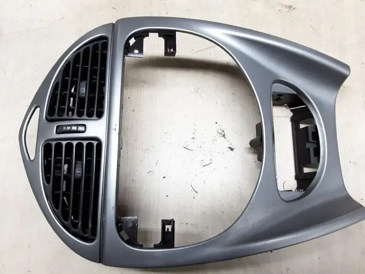 Citroen C5 (2001 - 2004) 963261727A Центральный воздушный дефлектор — фото 1
